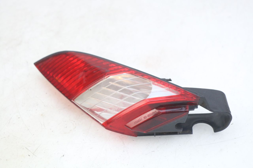 photo de LEFT REAR LIGHT PEUGEOT SATELIS 125 (2010 - 2012) - Zoom on usage condition
