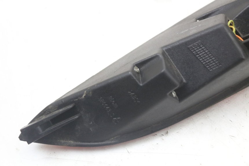 photo de LEFT REAR LIGHT PEUGEOT SATELIS 125 (2010 - 2012) - Surface and material condition