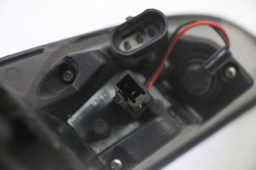 photo de LEFT TAIL LIGHT PEUGEOT SATELIS 125 (2013 - 2018) - Surface and material condition