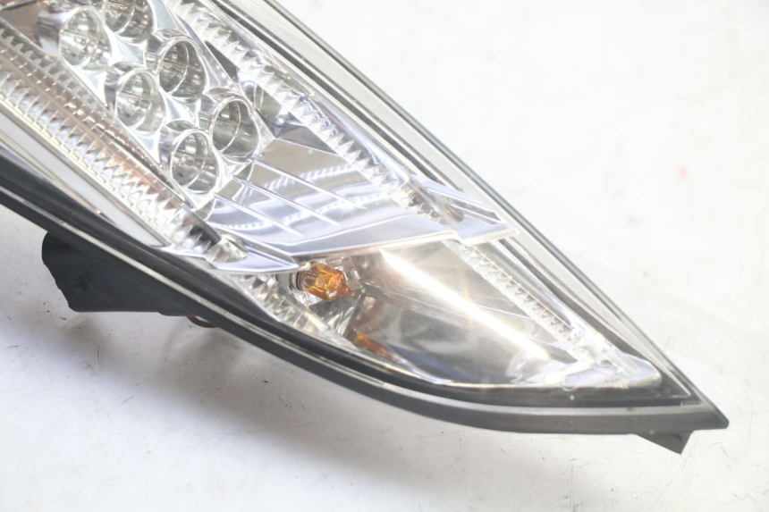 photo de LEFT REAR LIGHT PEUGEOT SATELIS 125 (2010 - 2012) - Zoom on usage condition