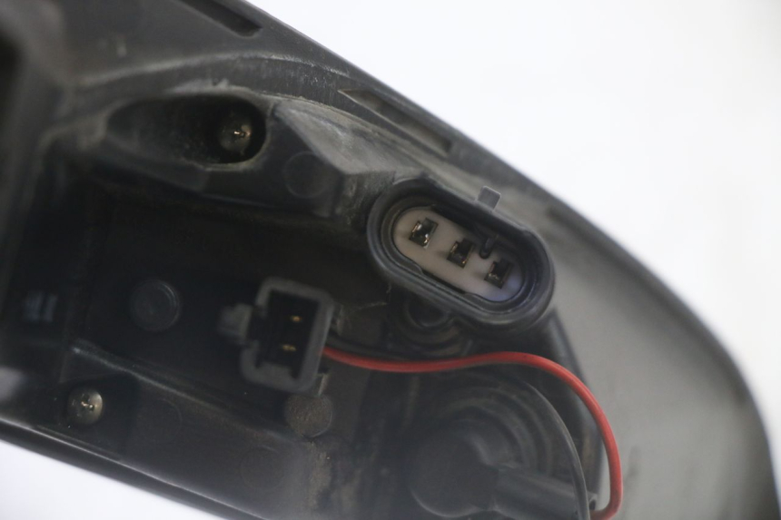 photo de LEFT REAR LIGHT PEUGEOT SATELIS 125 (2010 - 2012) - Surface and material condition