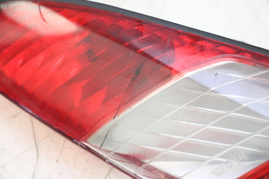 photo de LEFT REAR LIGHT PEUGEOT SATELIS 125 (2006 - 2009) - Technical close-up
