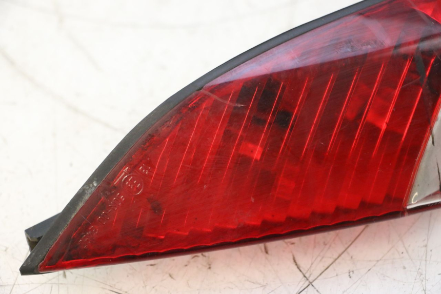 photo de LEFT REAR LIGHT PEUGEOT SATELIS 125 (2006 - 2009) - Fixing points details