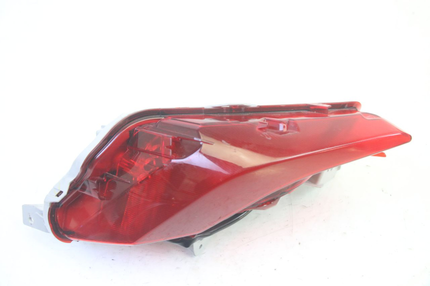 photo de LEFT TAIL LIGHT YAMAHA TRICITY 300 (2020 - 2024) - Zoom on usage condition