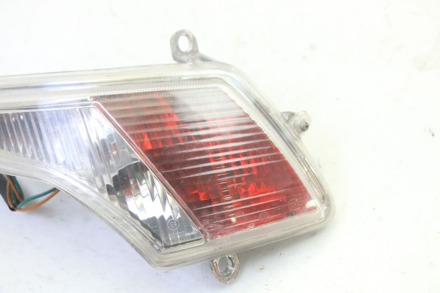 photo de LEFT TAIL LIGHT PEUGEOT VIVACITY NEW 4T 50 (2008 - 2017) - Zoom on usage condition