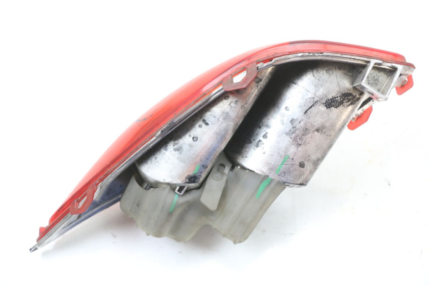 photo de LEFT REAR LIGHT YAMAHA X-MAX XMAX 125 (2010 - 2013) - Alternative perspective