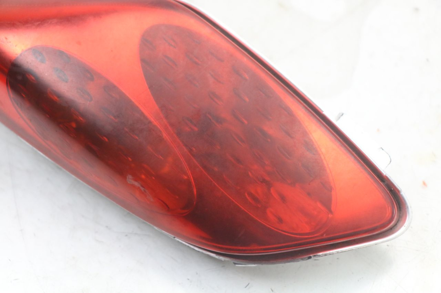 photo de LEFT REAR LIGHT YAMAHA XMAX X-MAX 125 (2006 - 2009) - Zoom on usage condition
