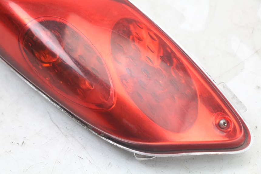 photo de LEFT REAR LIGHT YAMAHA XMAX X-MAX 125 (2006 - 2009) - Zoom on usage condition