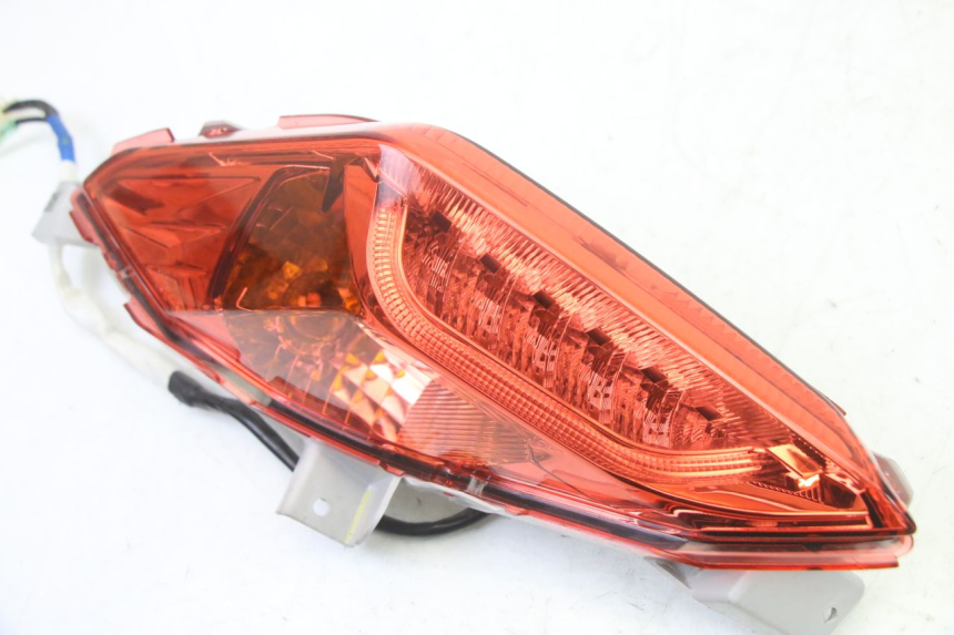 photo de LEFT TAIL LIGHT YAMAHA XMAX X-MAX 125 (2021 - 2025) - Component detail