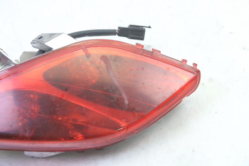 photo de LEFT REAR LIGHT YAMAHA X-MAX XMAX 125 (2010 - 2013) - Zoom on usage condition
