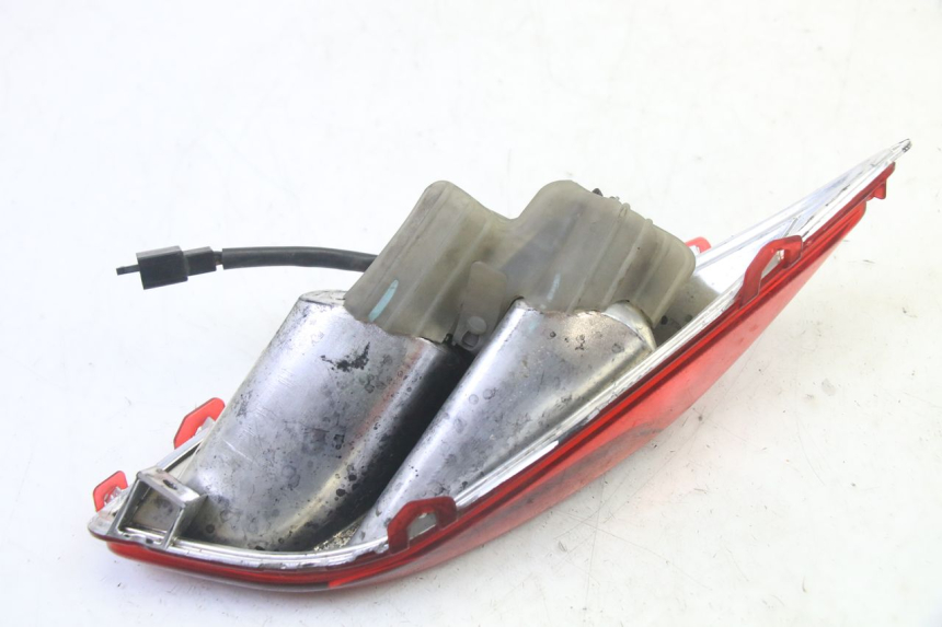 photo de LEFT REAR LIGHT YAMAHA X-MAX XMAX 125 (2010 - 2013) - Surface and material condition