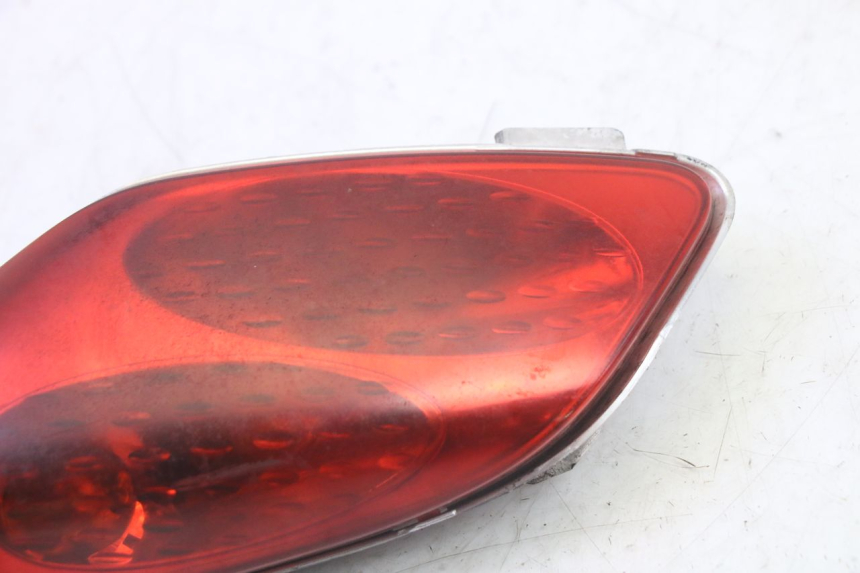 photo de LEFT REAR LIGHT YAMAHA X-MAX XMAX 250 (2006 - 2009) - Zoom on usage condition