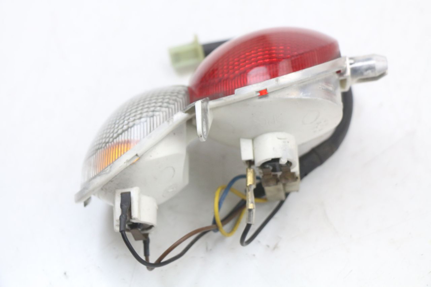 photo de LEFT TAIL LIGHT YAMAHA YP MAJESTY 125 (2002 - 2006) - Technical close-up