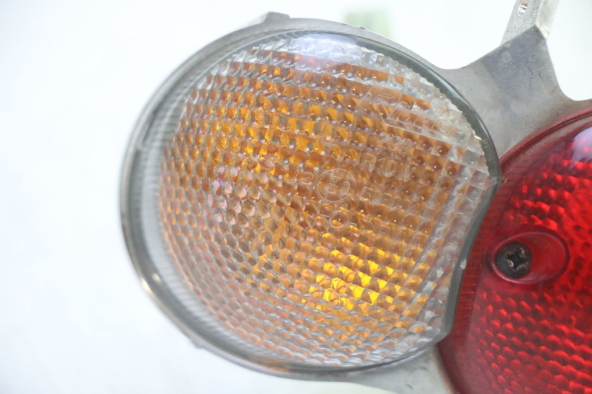 photo de LEFT TAIL LIGHT YAMAHA YP MAJESTY 125 (2002 - 2006) - Zoom on usage condition
