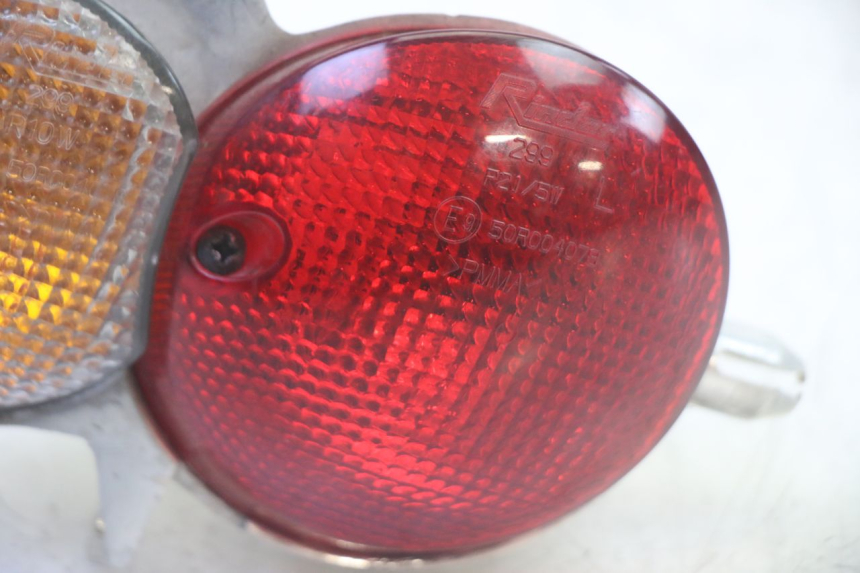 photo de LEFT TAIL LIGHT YAMAHA YP MAJESTY 125 (2002 - 2006) - Alternative perspective