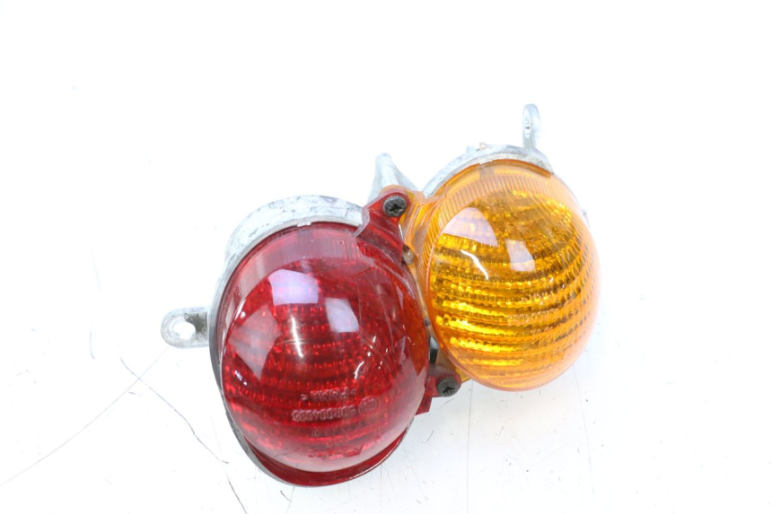 photo de LEFT TAIL LIGHT YAMAHA YP MAJESTY 125 (1998 - 2001) - Alternative perspective