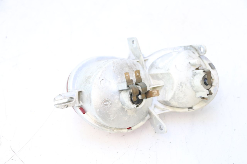 photo de LEFT TAIL LIGHT YAMAHA YP MAJESTY 125 (2007 - 2010) - Alternative perspective