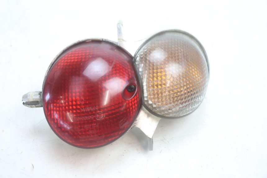 photo de LEFT TAIL LIGHT YAMAHA YP MAJESTY 125 (2002 - 2006) - Main view