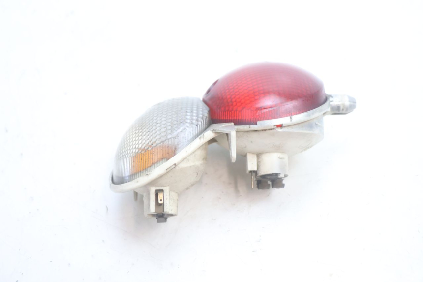 photo de LEFT TAIL LIGHT YAMAHA YP MAJESTY 125 (2002 - 2006) - Zoom on usage condition
