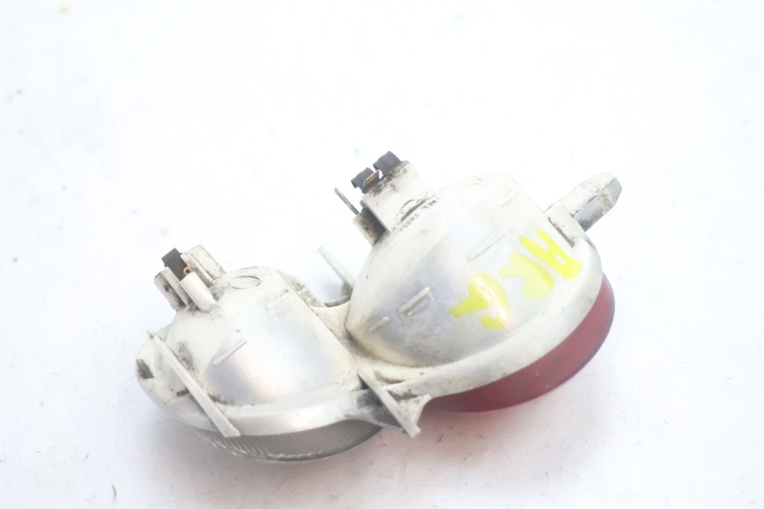 photo de LEFT TAIL LIGHT YAMAHA YP MAJESTY 125 (2002 - 2006) - Alternative perspective