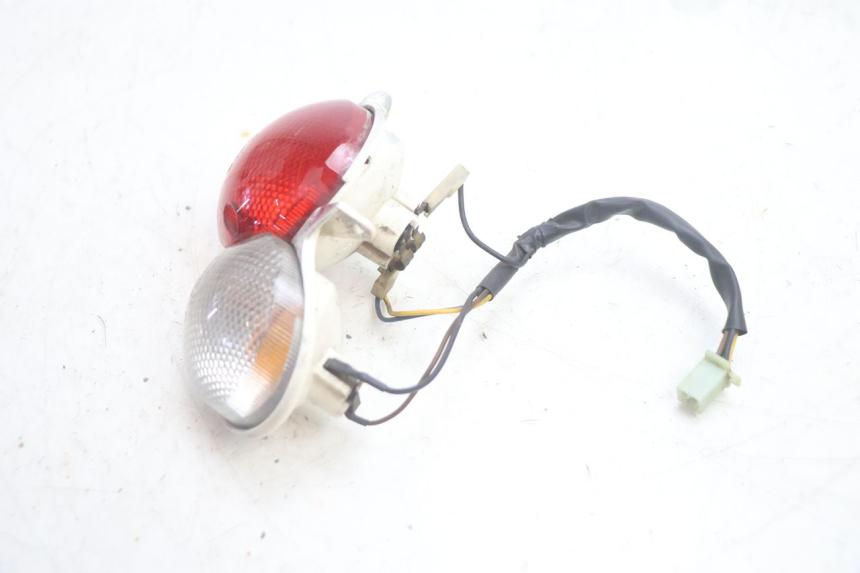 photo de LEFT TAIL LIGHT YAMAHA YP MAJESTY 125 (2002 - 2006) - Zoom on usage condition