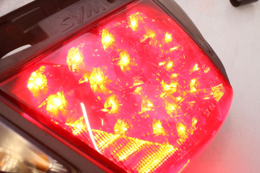 photo de TAIL LIGHT SYM GTS EVO 125 (2009 - 2013) - Zoom on usage condition