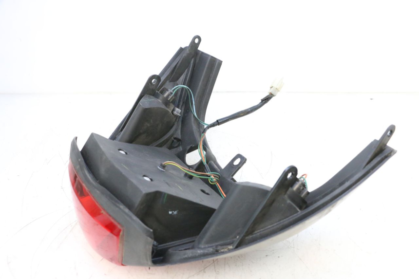 photo de TAIL LIGHT SYM GTS EVO 125 (2009 - 2013) - Surface and material condition