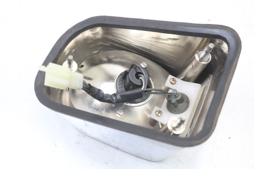 photo de REAR LIGHT HYOSUNG GV AQUILA 125 (2000 - 2009) - Fixing points details