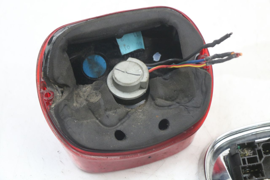 photo de TAIL LIGHT HARLEY DAVIDSON SPORTSTER XL CUSTOM 883 (1999 - 2006) - Component zoom