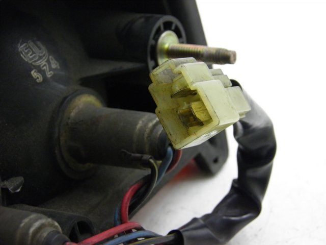 photo de TAIL LIGHT KAWASAKI ZEPHYR 550 (1991 - 1998) - Zoom on usage condition