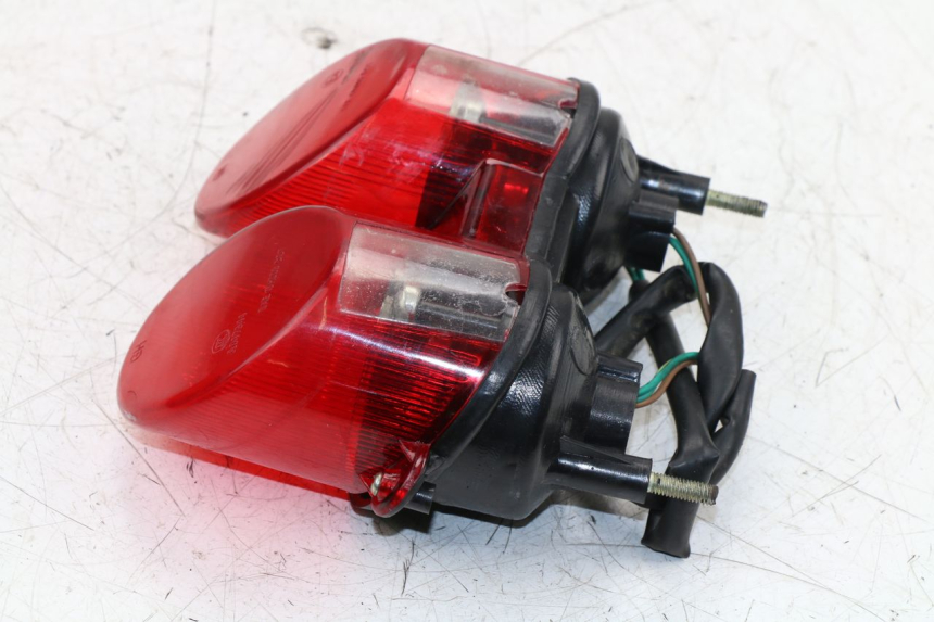 photo de REAR LIGHT KINROAD XT125-19 ROAD KING 125 (2010 - 2012) - Fixing points details