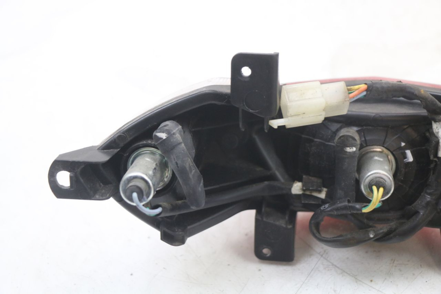 photo de REAR LIGHT PEUGEOT KISBEE 2T 50 (2010 - 2017) - Fixing points details