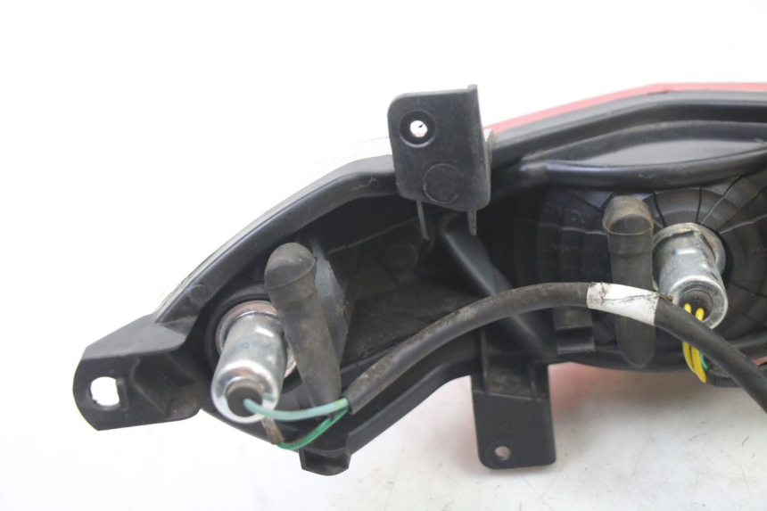 photo de REAR LIGHT PEUGEOT KISBEE 2T 50 (2010 - 2017) - Fixing points details