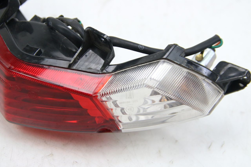 photo de REAR LIGHT PEUGEOT KISBEE 4T 50 (2010 - 2017) - Surface and material condition