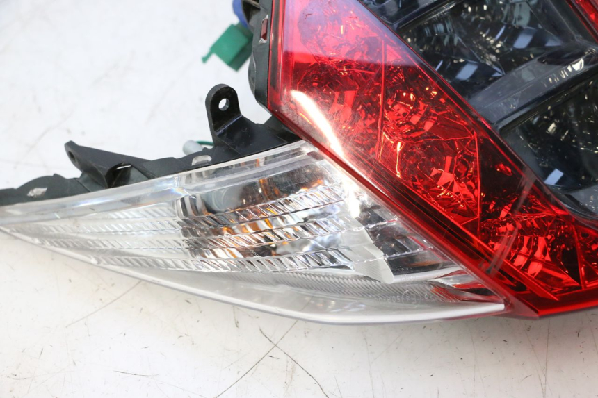 photo de TAIL LIGHT KYMCO MOVIE S 125 (2009 - 2018) - Surface and material condition