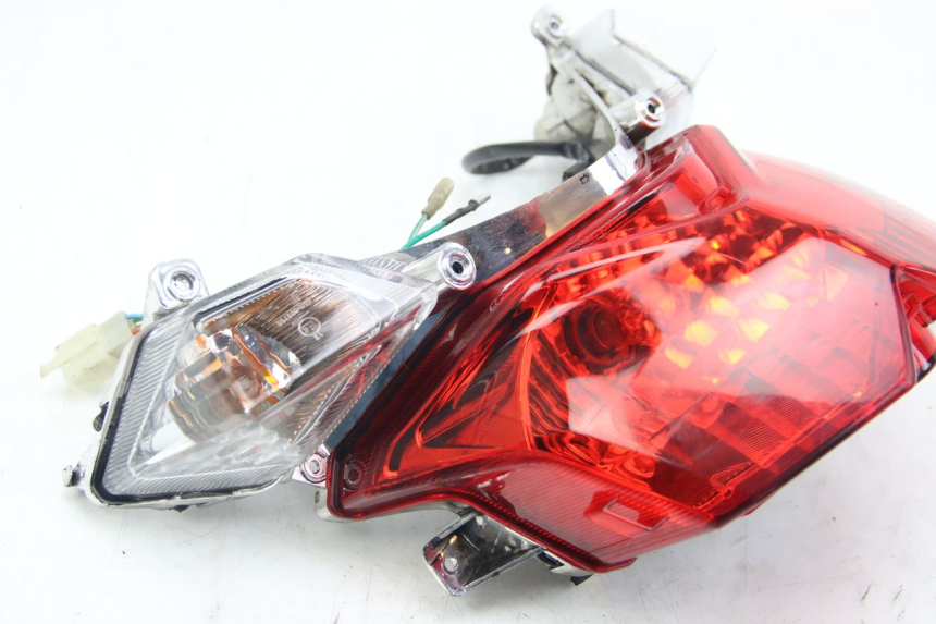 photo de TAIL LIGHT SYM ORBIT III 3 4T 50 (2021 - 2025) - Zoom on usage condition