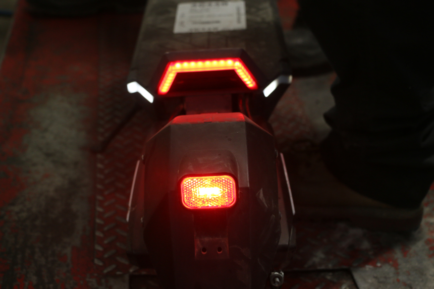 photo de TAIL LIGHT PUNK ELECTRIC RIDER 1 - Fixing points details