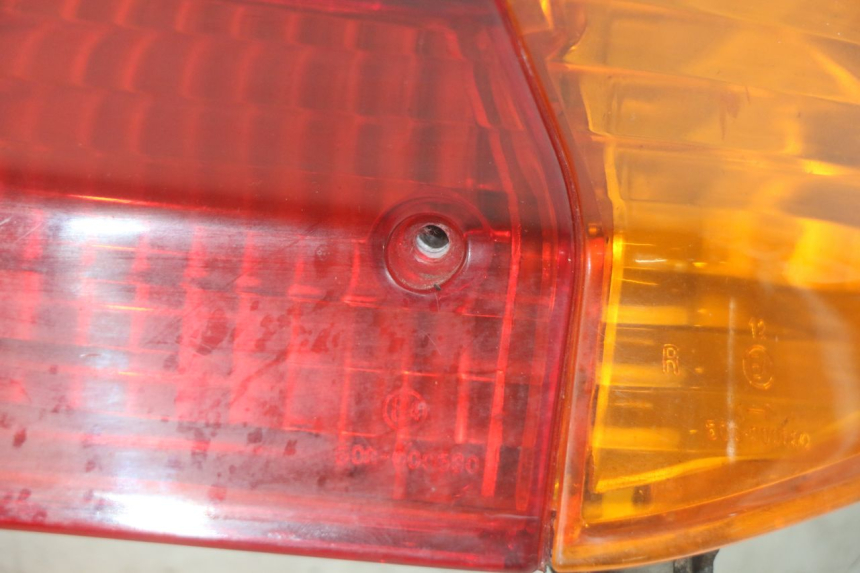photo de REAR LIGHT HONDA SCV LEAD 100 (2003 - 2007) - Surface and material condition