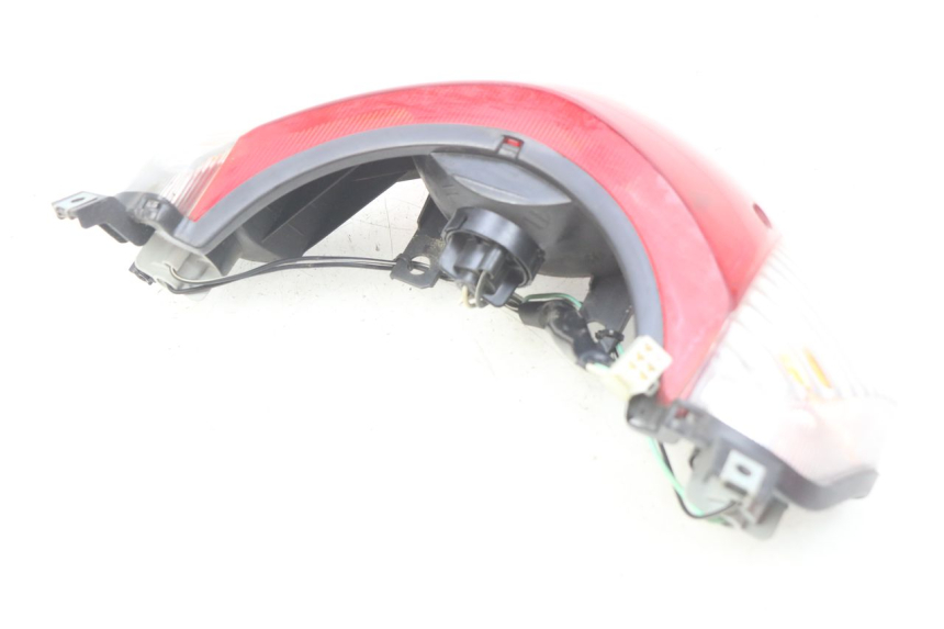 photo de REAR LIGHT SUZUKI SIXTEEN 125 (2008 - 2010) - Fixing points details
