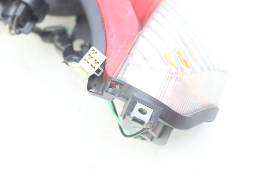 photo de REAR LIGHT SUZUKI SIXTEEN 125 (2008 - 2010) - Surface and material condition