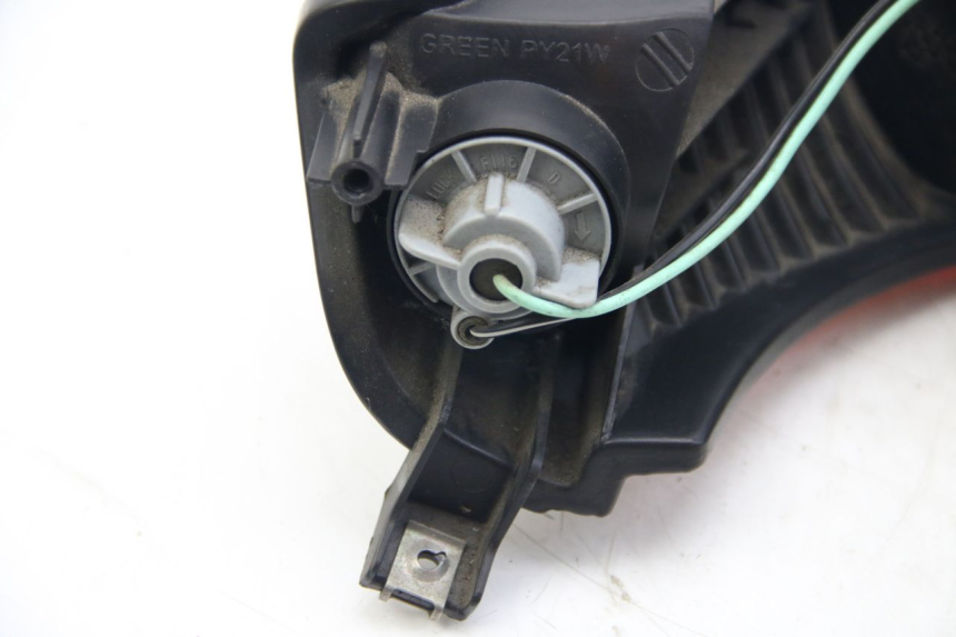 photo de REAR LIGHT SUZUKI SIXTEEN 125 (2008 - 2010) - Component zoom