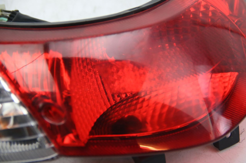 photo de REAR LIGHT SUZUKI SIXTEEN 125 (2008 - 2010) - Technical close-up