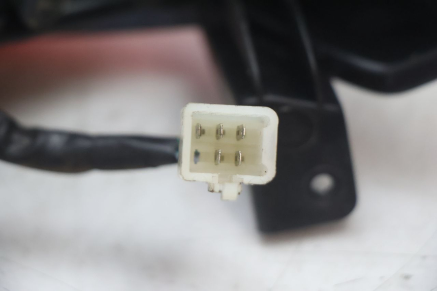 photo de TAIL LIGHT PEUGEOT STREETZONE NAKED 2T 50 (2014 - 2018) - Fixing points details