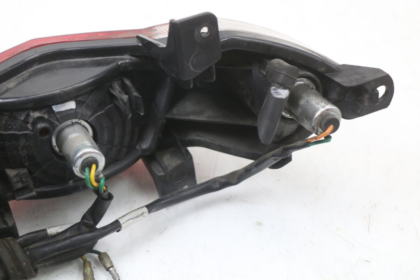 photo de TAIL LIGHT PEUGEOT TWEET 125 (2018 - 2021) - Fixing points details