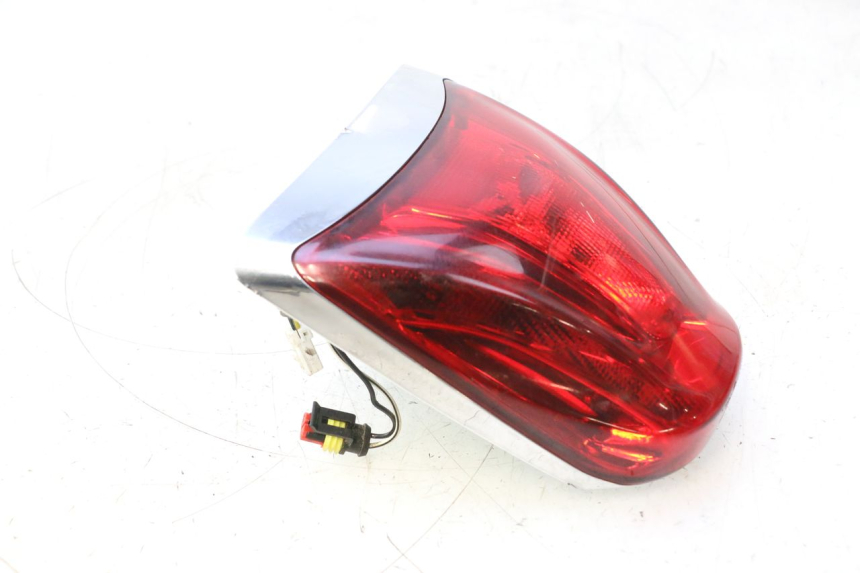 photo de REAR LIGHT PIAGGIO VESPA PRIMAVERA 2T 50 (2013 - 2018) - Component detail