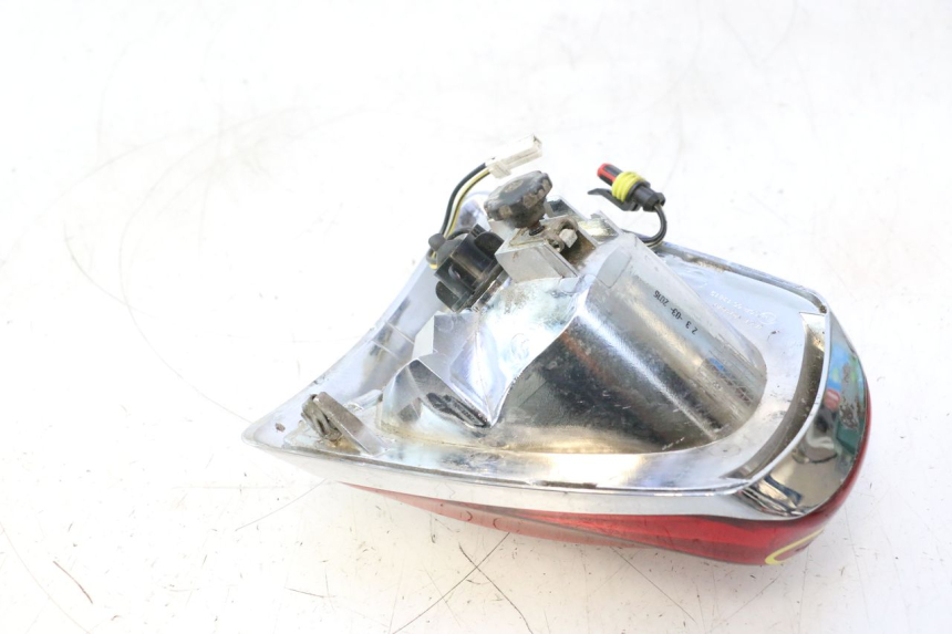 photo de REAR LIGHT PIAGGIO VESPA PRIMAVERA 2T 50 (2013 - 2018) - Additional view of the item