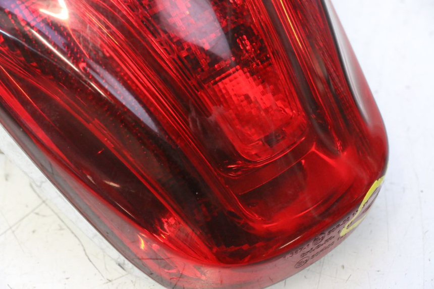 photo de REAR LIGHT PIAGGIO VESPA PRIMAVERA 2T 50 (2013 - 2018) - High-resolution close-up