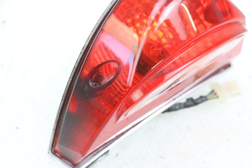 photo de REAR LIGHT DAELIM VJ ROADWIN FI 125 (2008 - 2017) - Zoom on usage condition