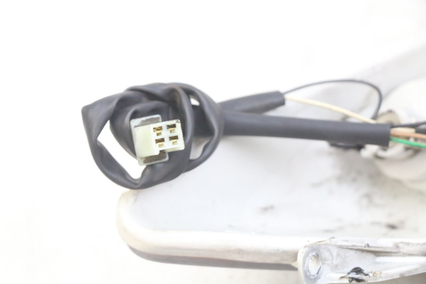 photo de REAR LIGHT YAMAHA XMAX X-MAX 125 (2006 - 2009) - Surface and material condition