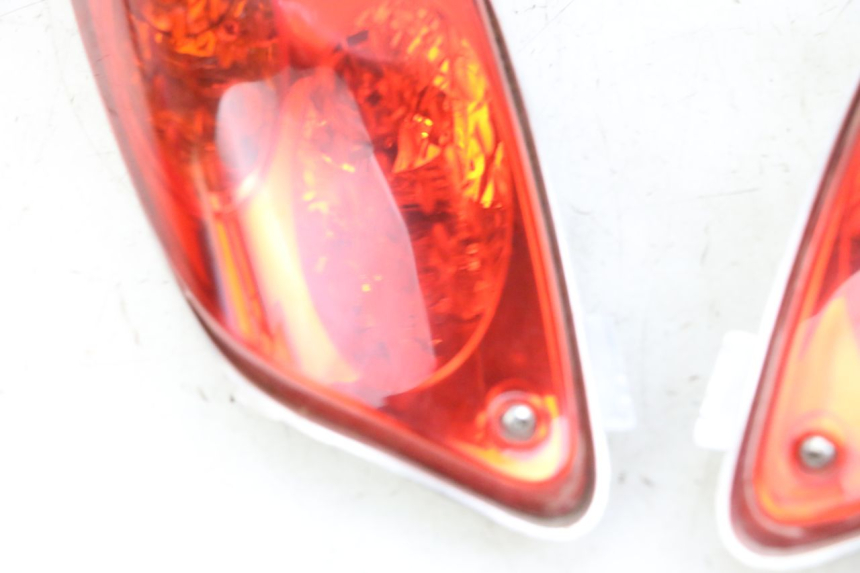 photo de REAR LIGHT YAMAHA XMAX X-MAX 125 (2006 - 2009) - Detailed visual inspection